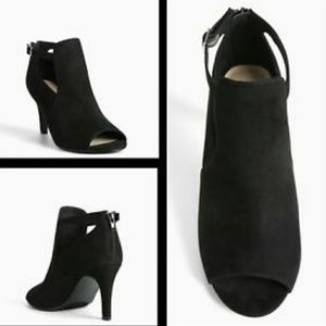 Black heel with cut out bootie